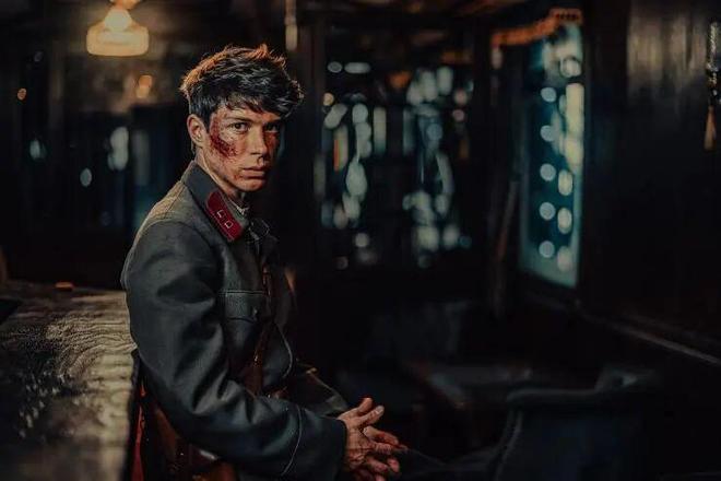 谍战片《红丝绸》主打史诗+悬疑PG电子麻将胡了试玩中俄合拍(图5)